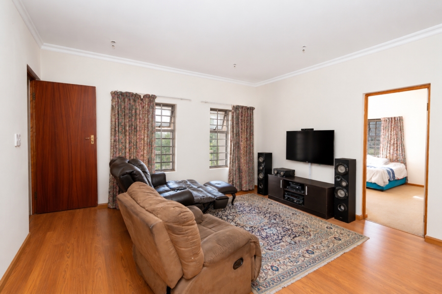 5 Bedroom Property for Sale in Myburgh Park Western Cape